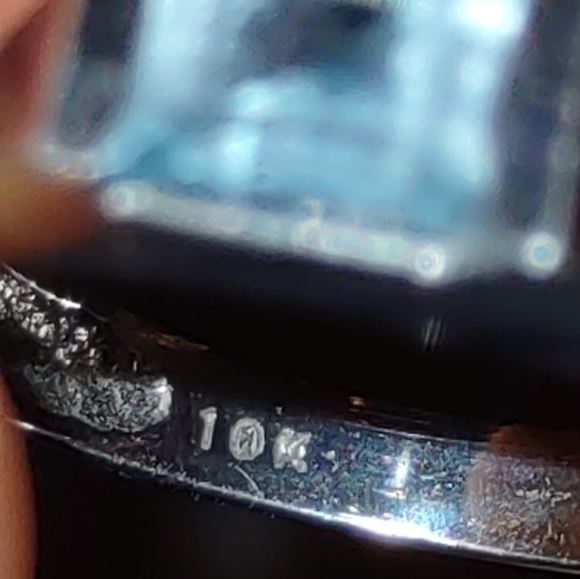 10K solid white gold topaz ring ( March Birthday) - Picture 7 of 7